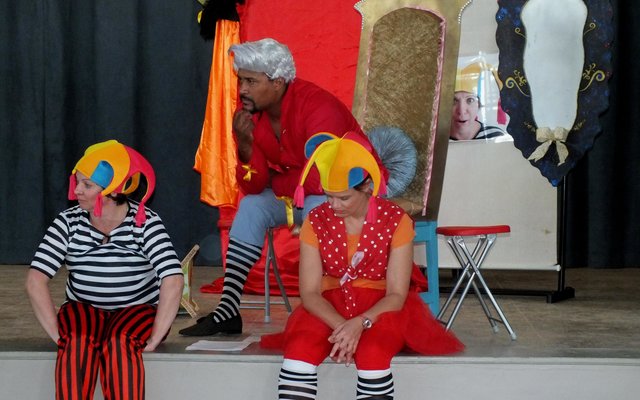 ‘n Toneeltjie uit die ATKV se toneelstuk oor belangrike besluitnemings